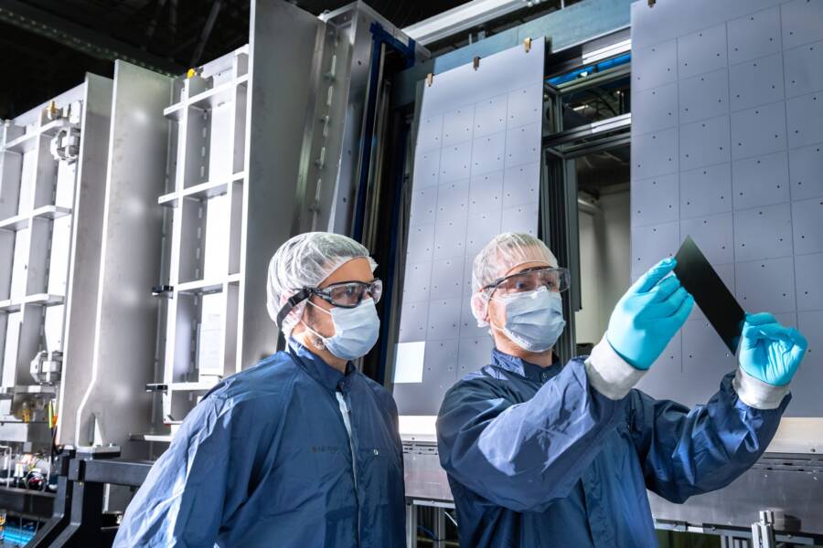 NexWafe team at the wafer manufacturing facility